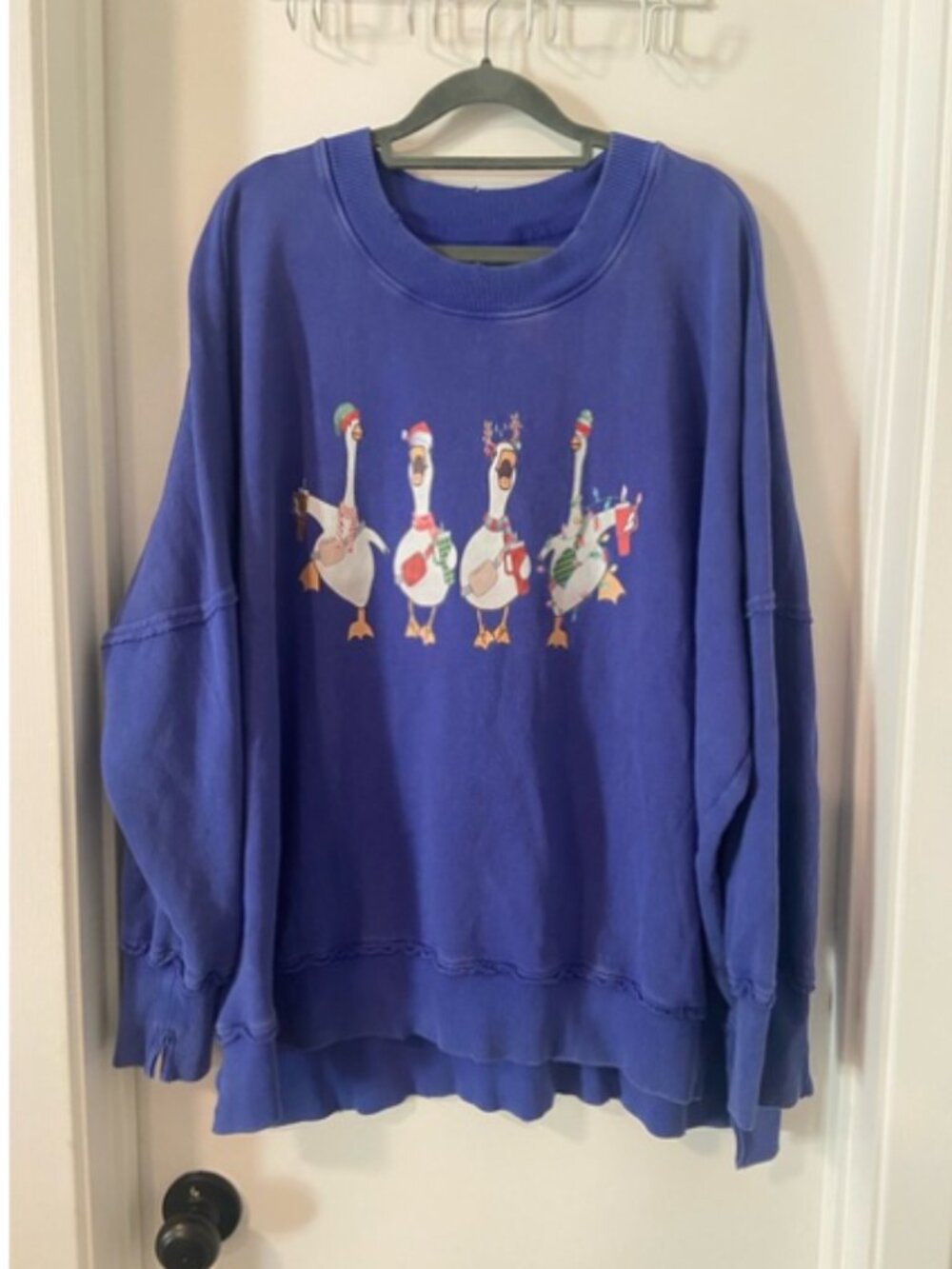 Aerie size M oversized slouchy Christmas goose graphic sweatshirt GUC holiday - Picture 8 of 8